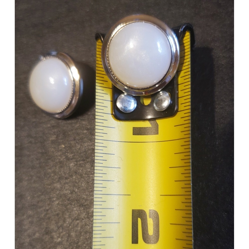 Plastic Buttons‎ Lot of 2